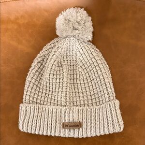 Columbia Women’s Gray Knit Pom-Pom Beanie
